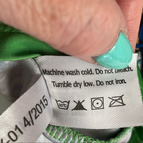 Beautiful Dress with Front Element - Picture 10 of 13